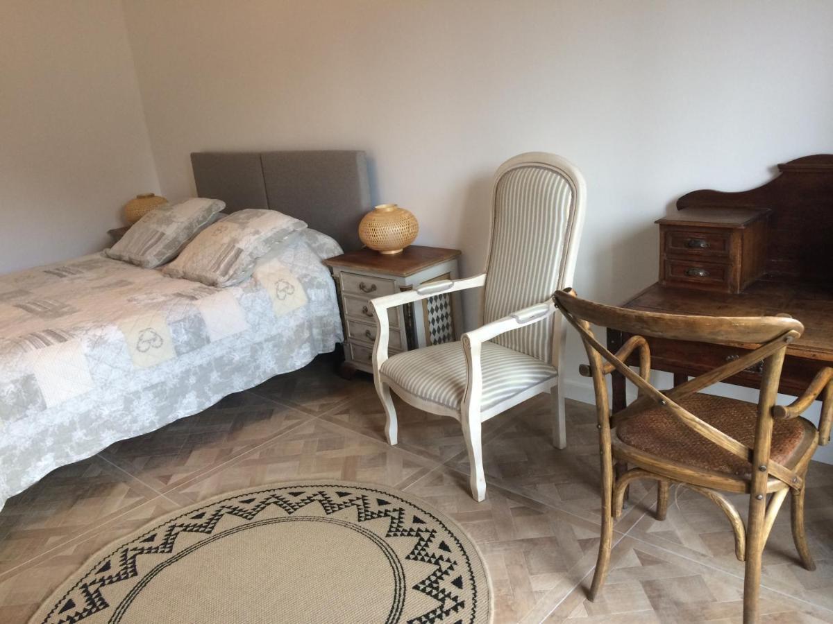 Les 3 Pigeons Otel Bressuire Dış mekan fotoğraf