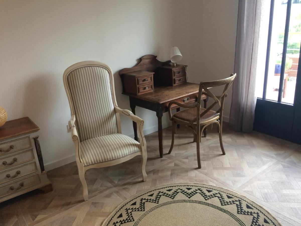Les 3 Pigeons Otel Bressuire Dış mekan fotoğraf