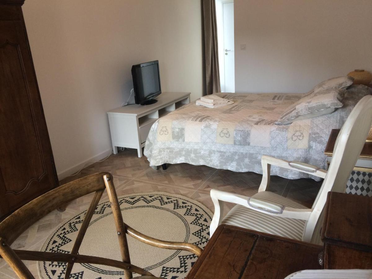 Les 3 Pigeons Otel Bressuire Dış mekan fotoğraf