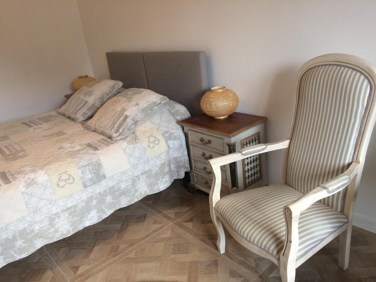 Les 3 Pigeons Otel Bressuire Dış mekan fotoğraf